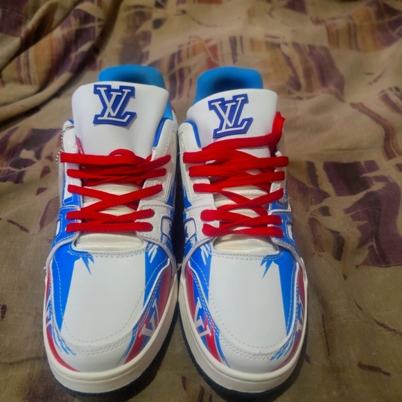 Sneakers - Picture 3 of 5